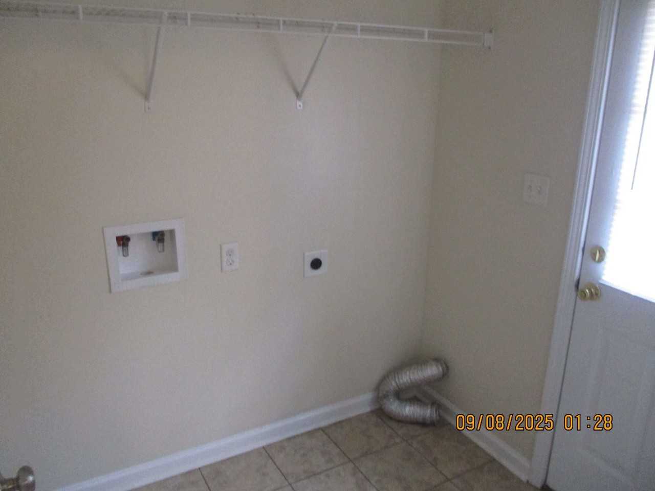 713 Shamrock Dr - Photo 2 of 9