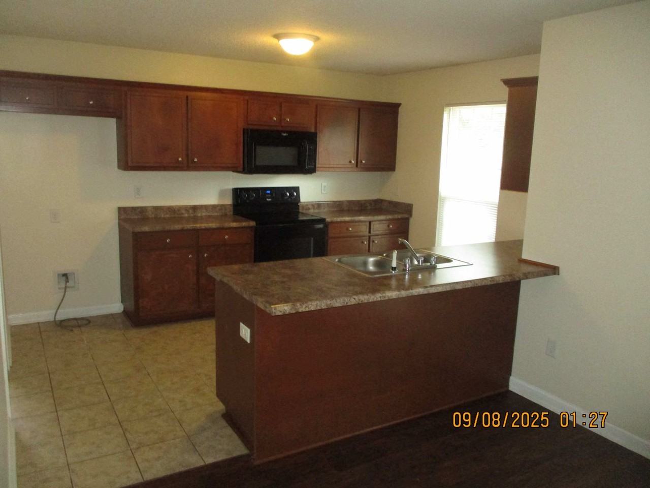 713 Shamrock Dr - Photo 3 of 9