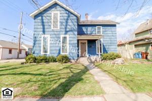 featured image of 210 W 4th St