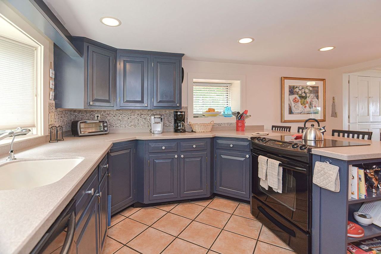 93 Granite St - Photo 5 of 36