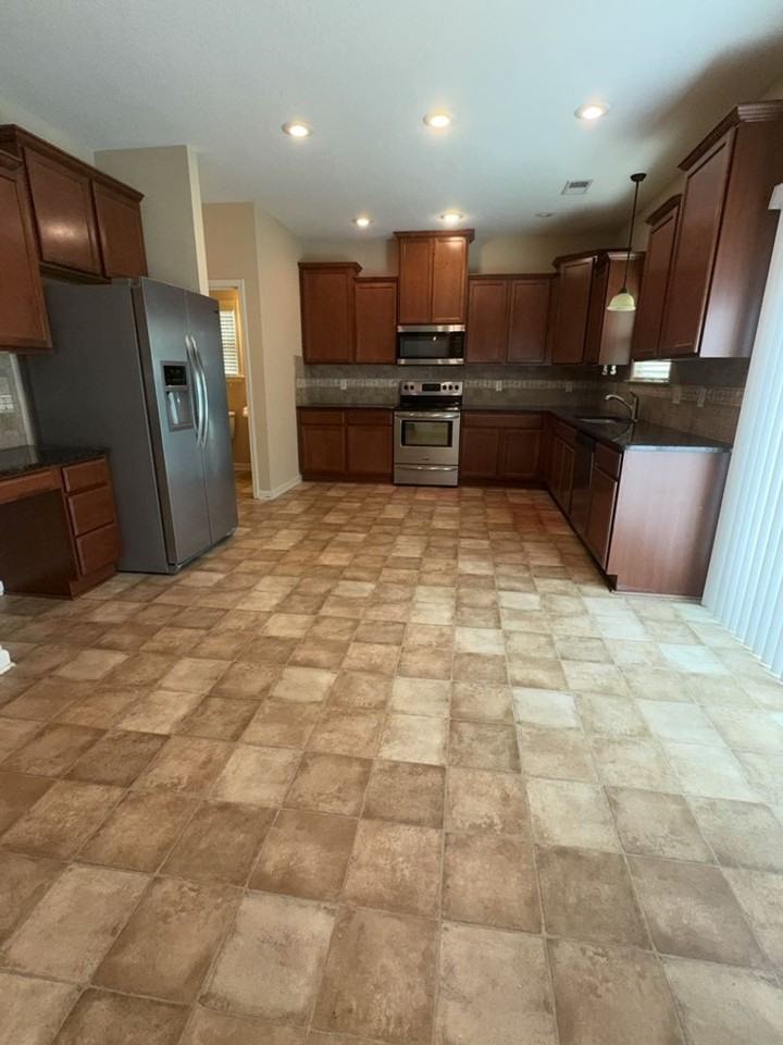 9300 Yarbrough Rd - Photo 5 of 21