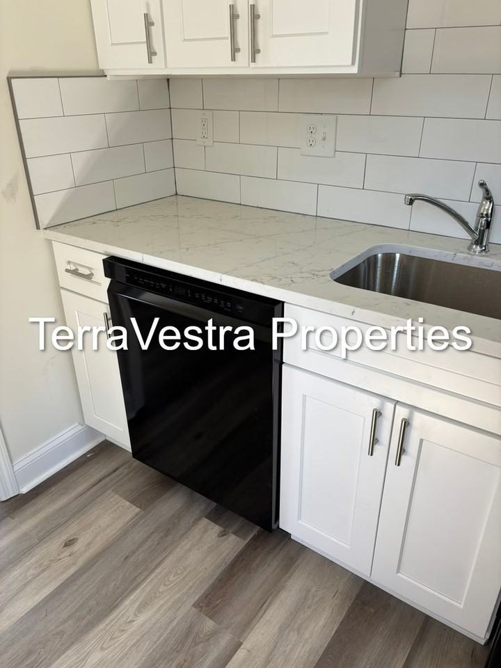 1508 3rd Ave - Photo 3 of 18