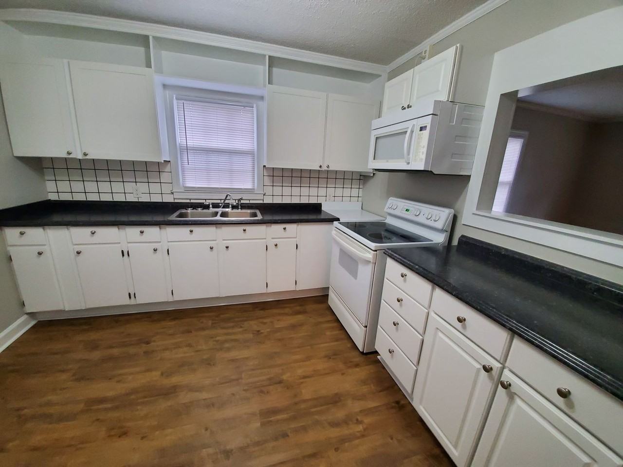 6 Deanna Dr - Photo 5 of 21