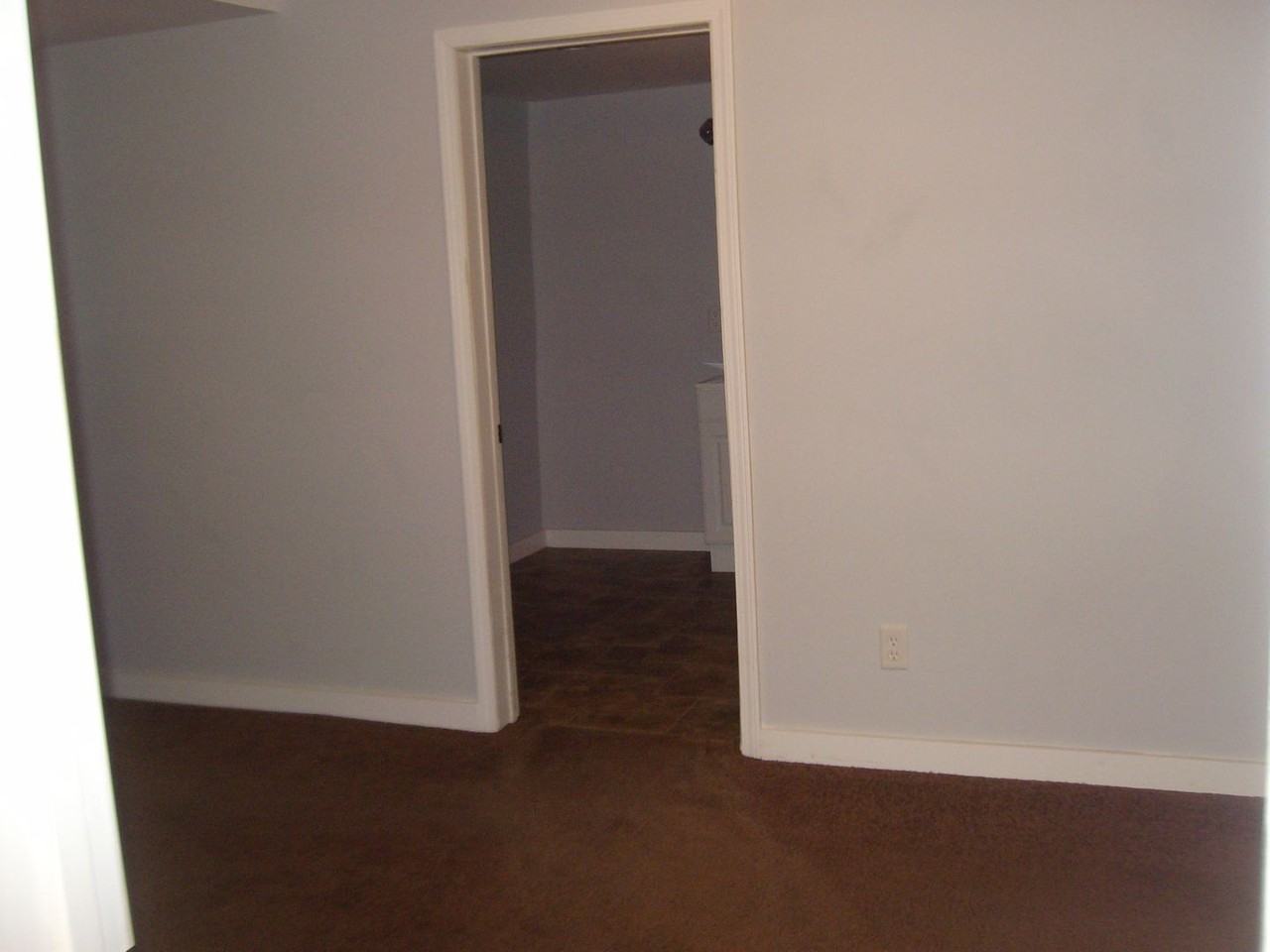 516 W Washington St - Photo 2 of 15