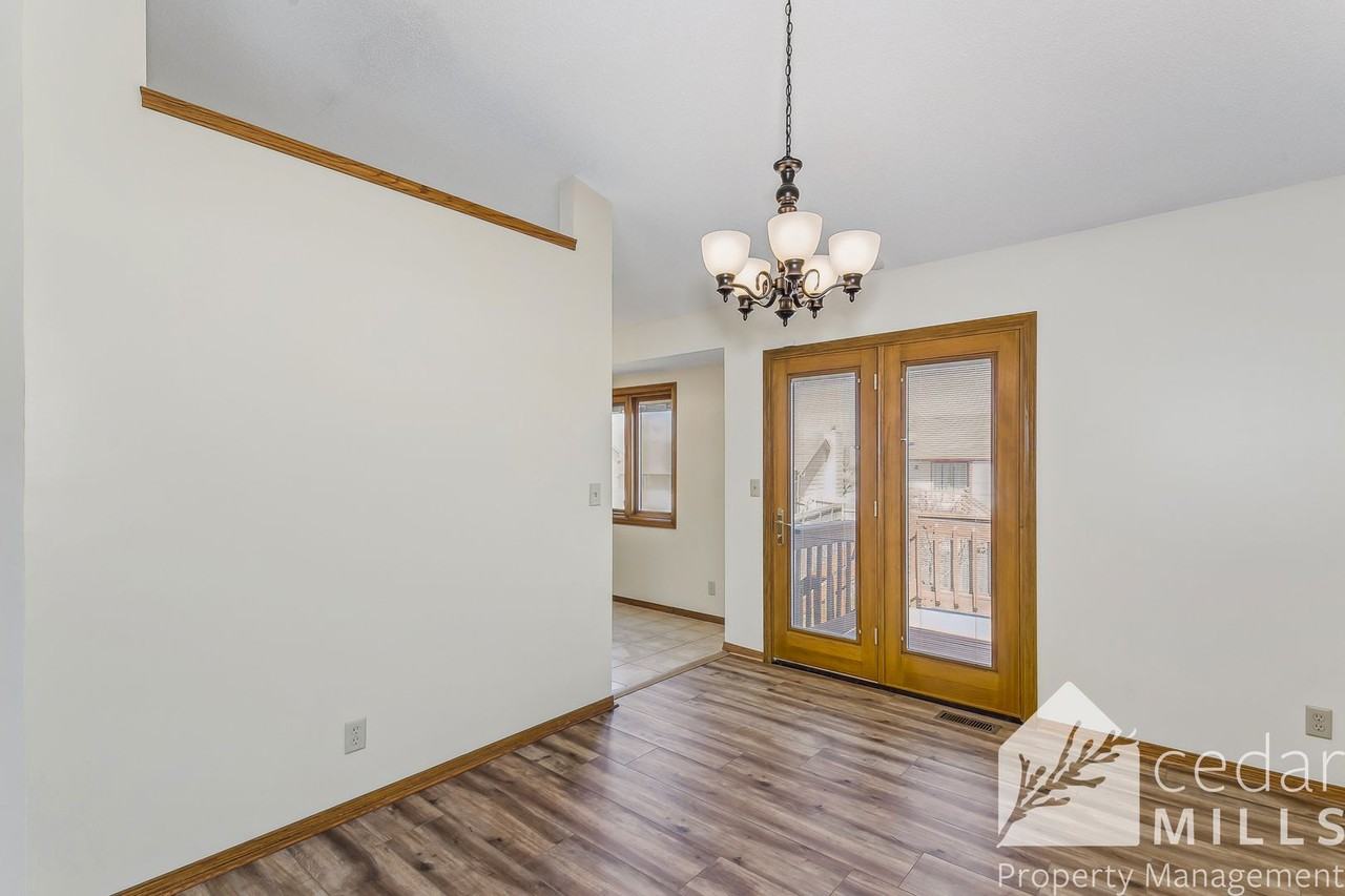 3557 N Inwood Ct - Photo 3 of 23