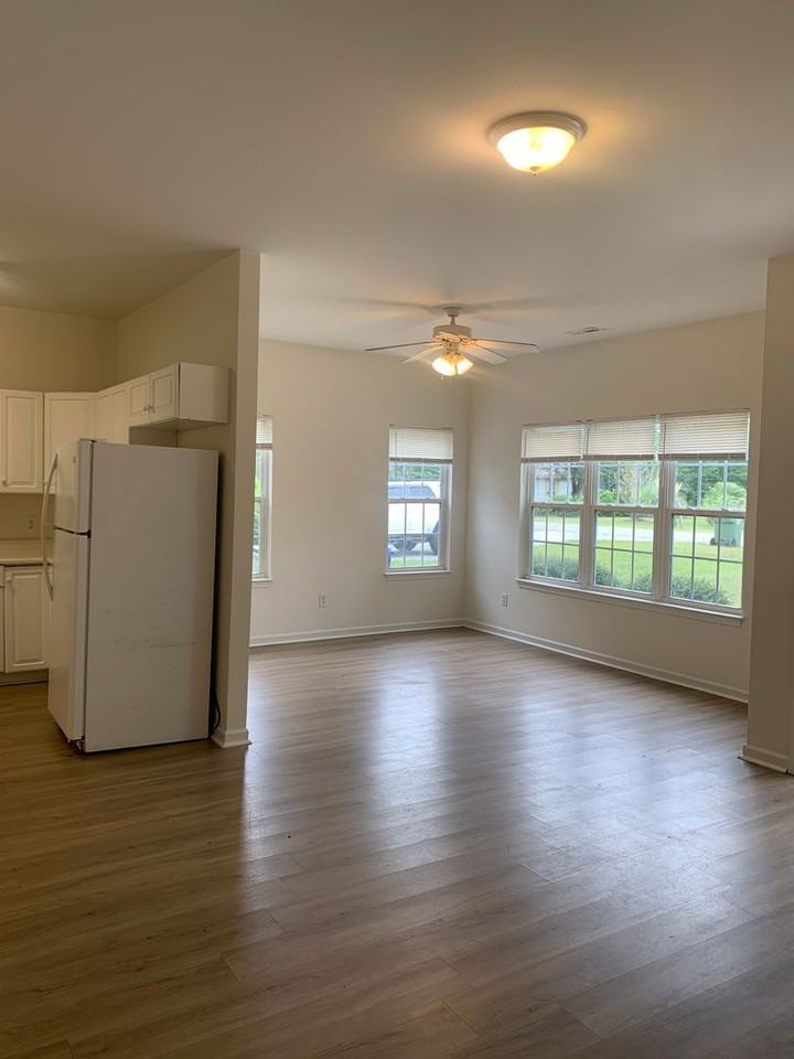 204 Charter Dr - Photo 5 of 22