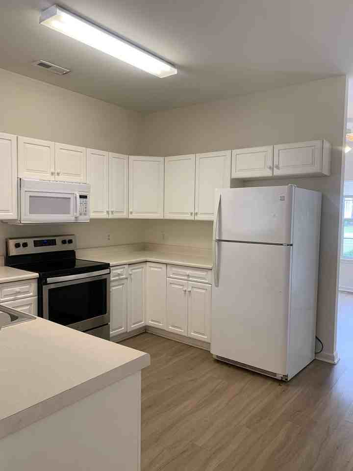 204 Charter Dr - Photo 7 of 22