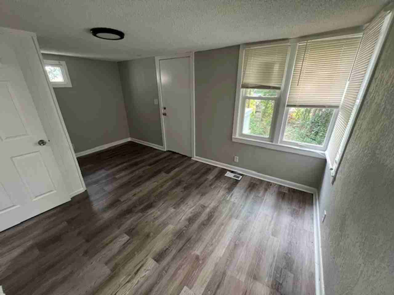 3511 Monroe Ave - Photo 2 of 11