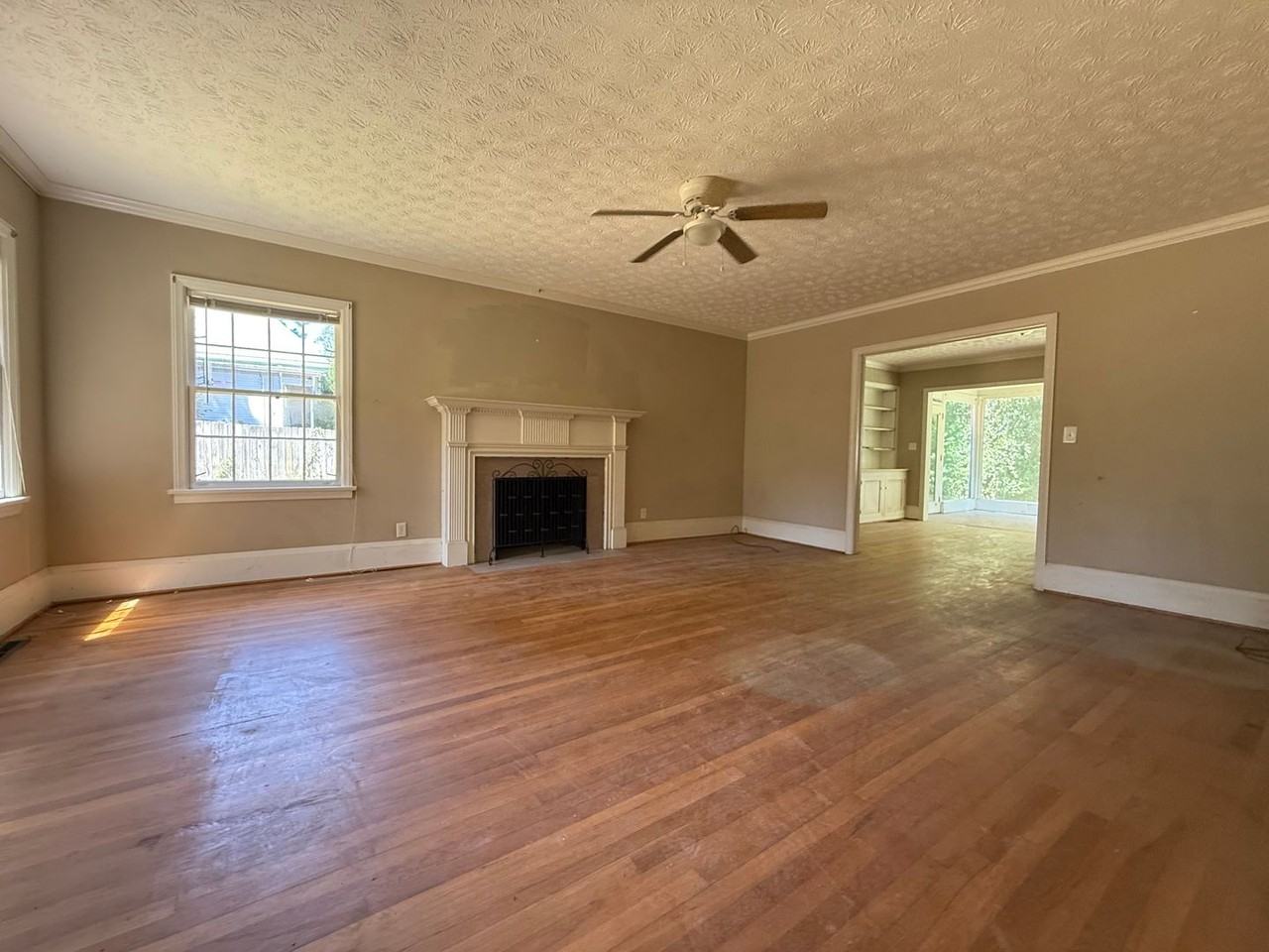 220 Woodside Dr - Photo 2 of 12