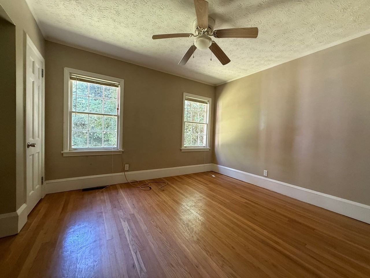 220 Woodside Dr - Photo 7 of 12