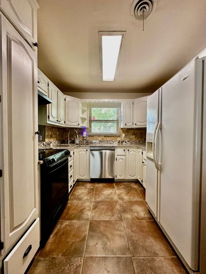 129 Paradise Avenue - Photo 4 of 17