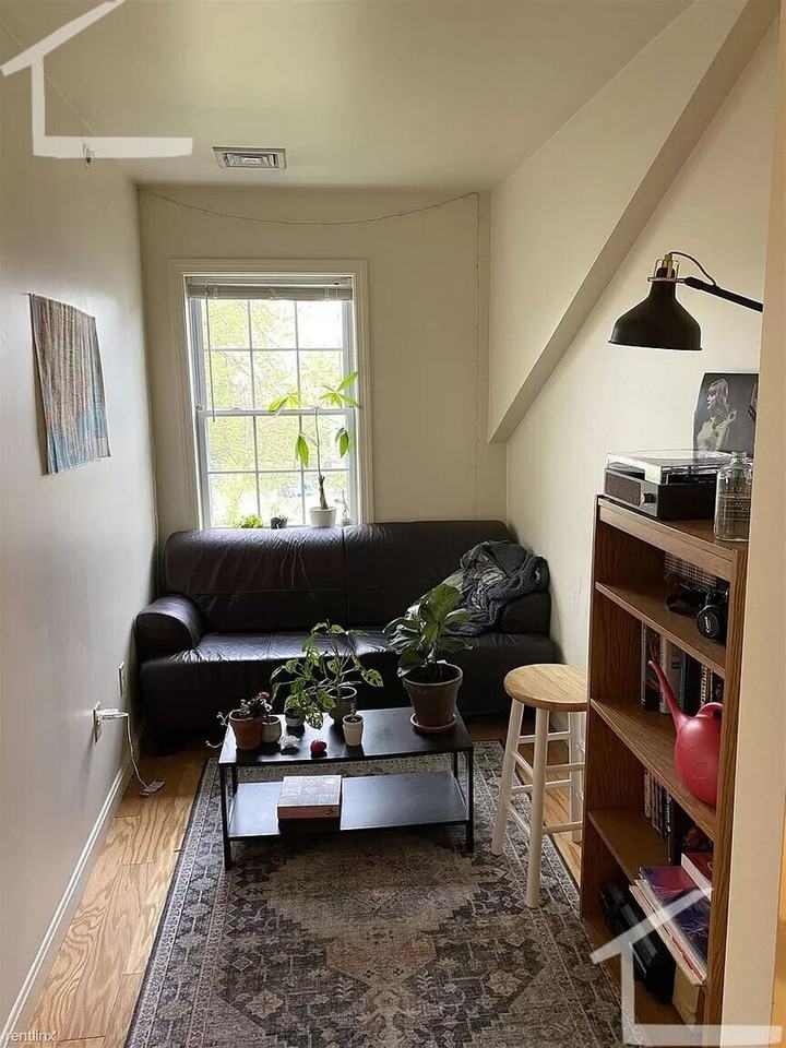 36 Raymond St Apt A - Photo 6 of 11