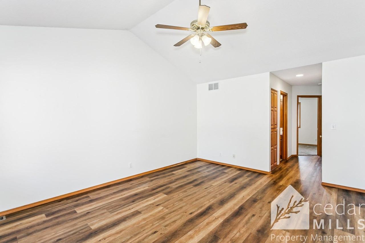10505 W Douglas Ave - Photo 3 of 15