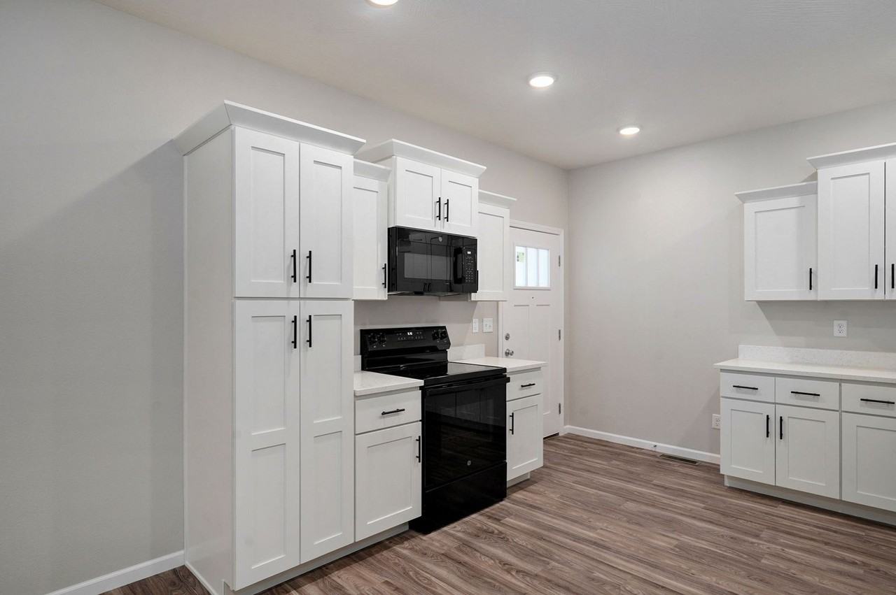 Roza Plaza North - Photo 5 of 18