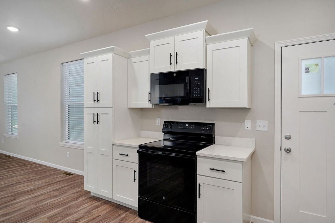 Roza Plaza North - Photo 6 of 18