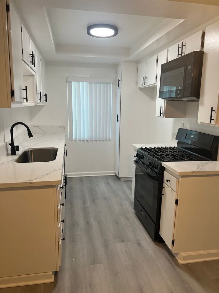 Mountain View - Photo 5 of 8