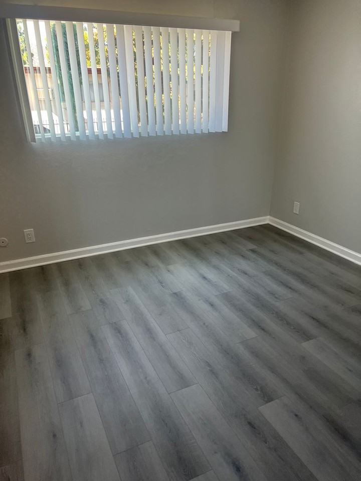 Mountain View - Photo 6 of 8