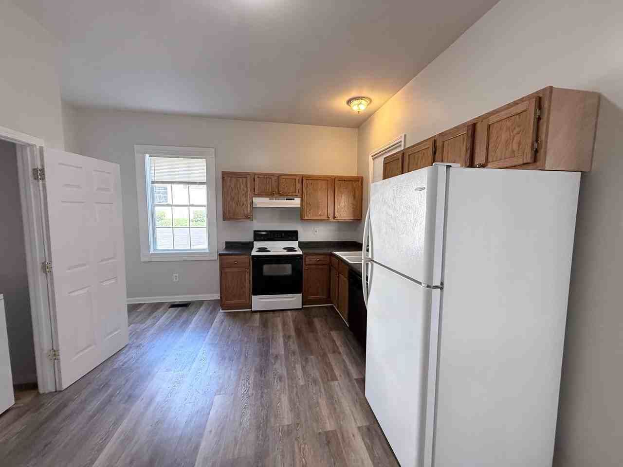 243 Lexington Ave - Photo 7 of 30