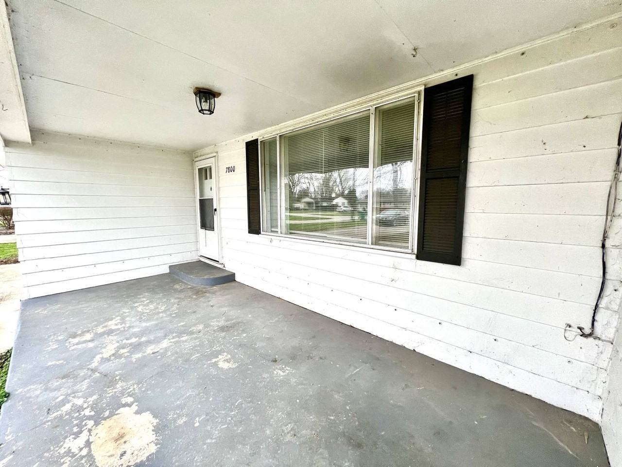 7800 Lyn Dr - Photo 2 of 18
