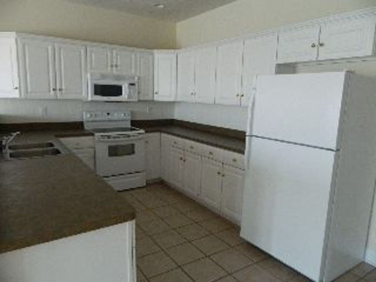 101 Duncraig Dr #102-202 - Photo 3 of 10