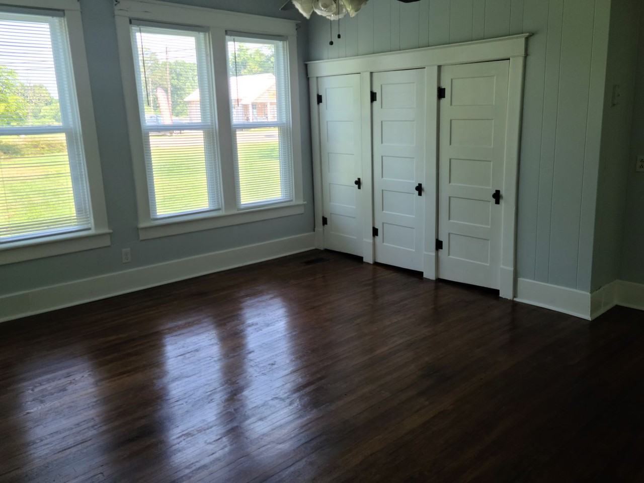 709 Main St - Photo 4 of 18