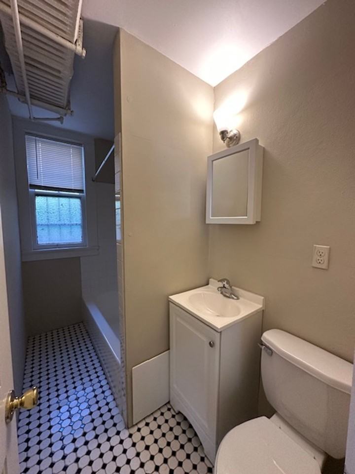 Freshly Renovated 2BR Garden Apartment Near UWM $1,350/mo – Heat + Parking Included - Photo 3 of 8