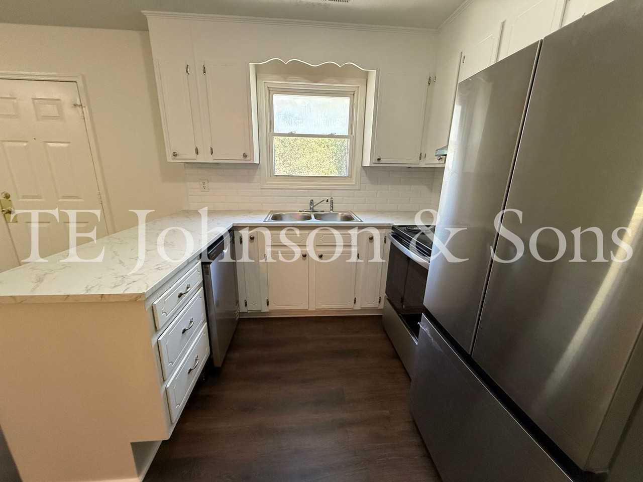 2404 Markwood Ln - Photo 2 of 11