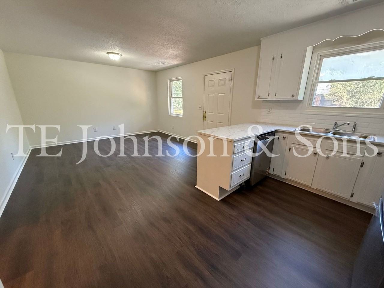 2404 Markwood Ln - Photo 4 of 11