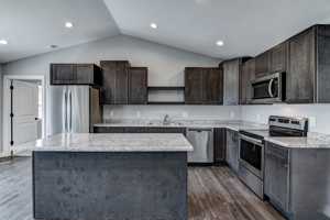 featured image of 600B W 9th St