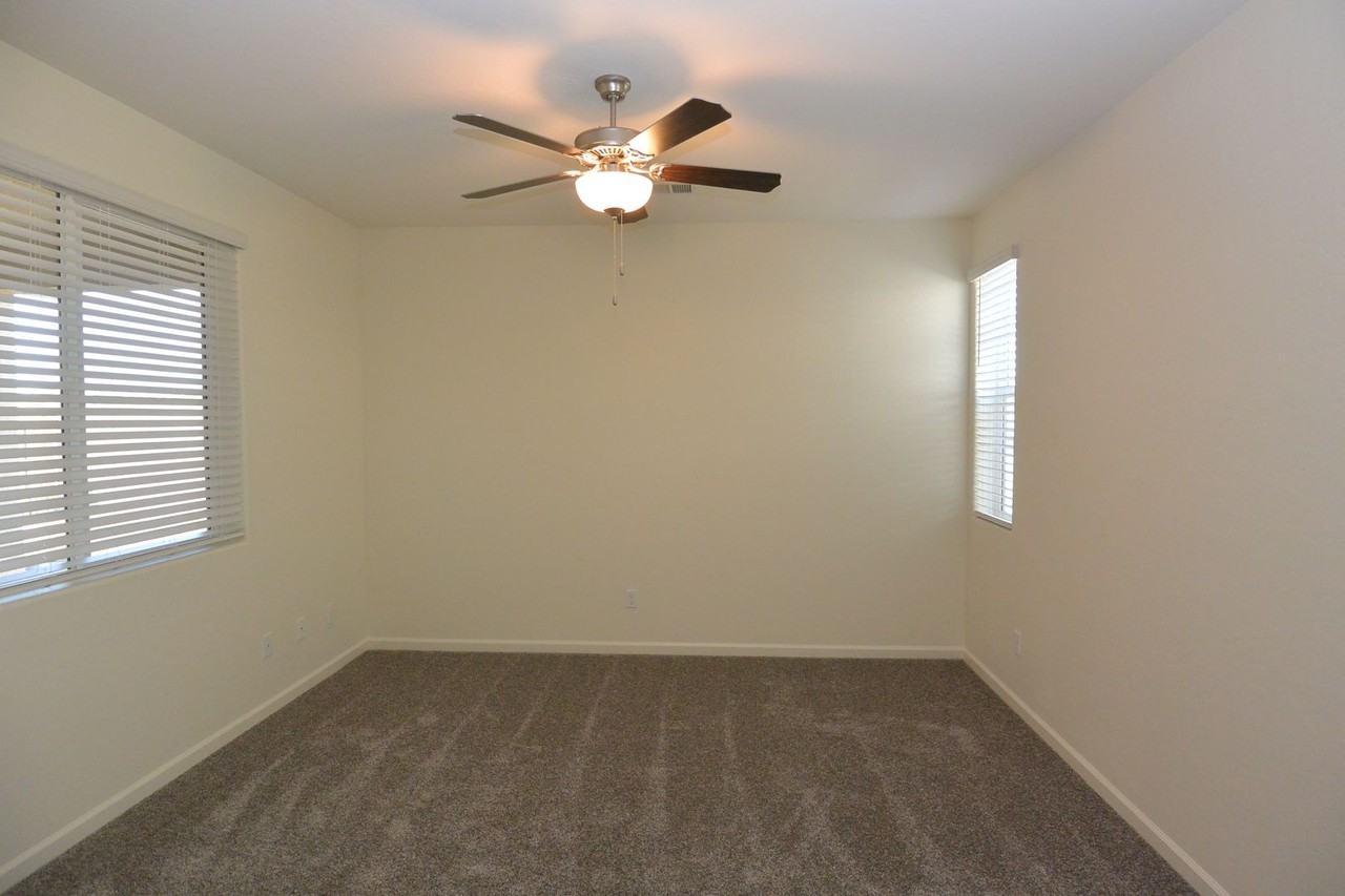 4926 W Flagstaff Ave - Photo 5 of 13