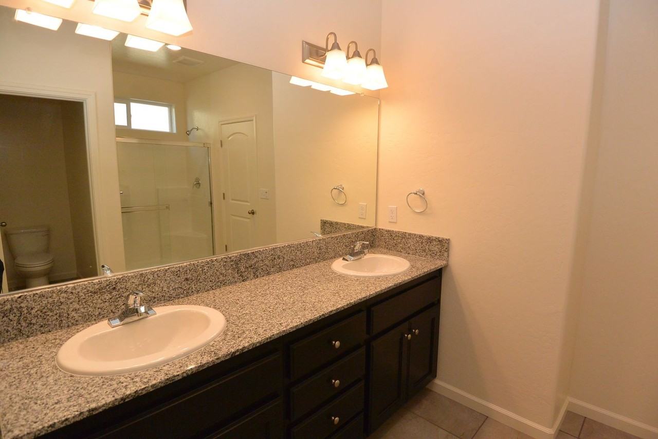 4926 W Flagstaff Ave - Photo 6 of 13