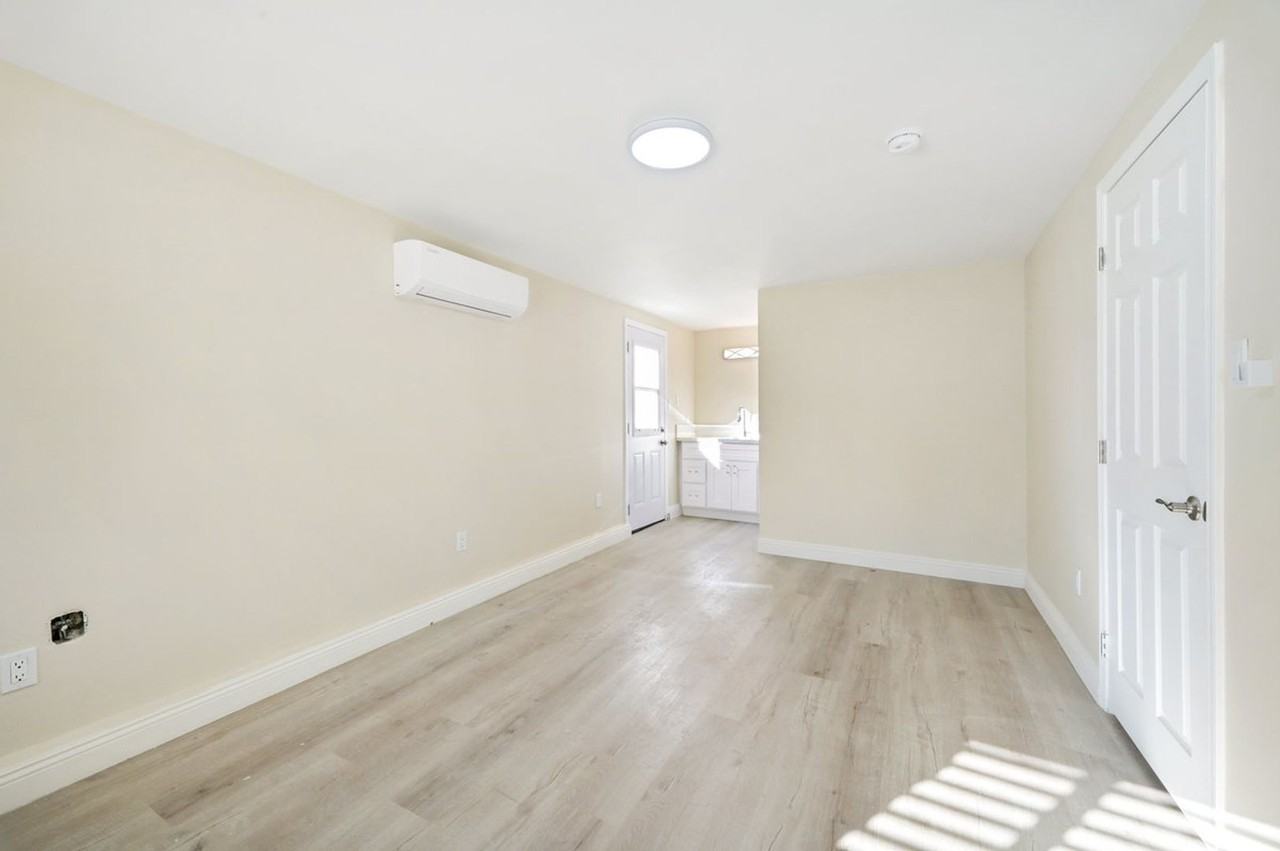 3951 Northampton Ave - Photo 3 of 6