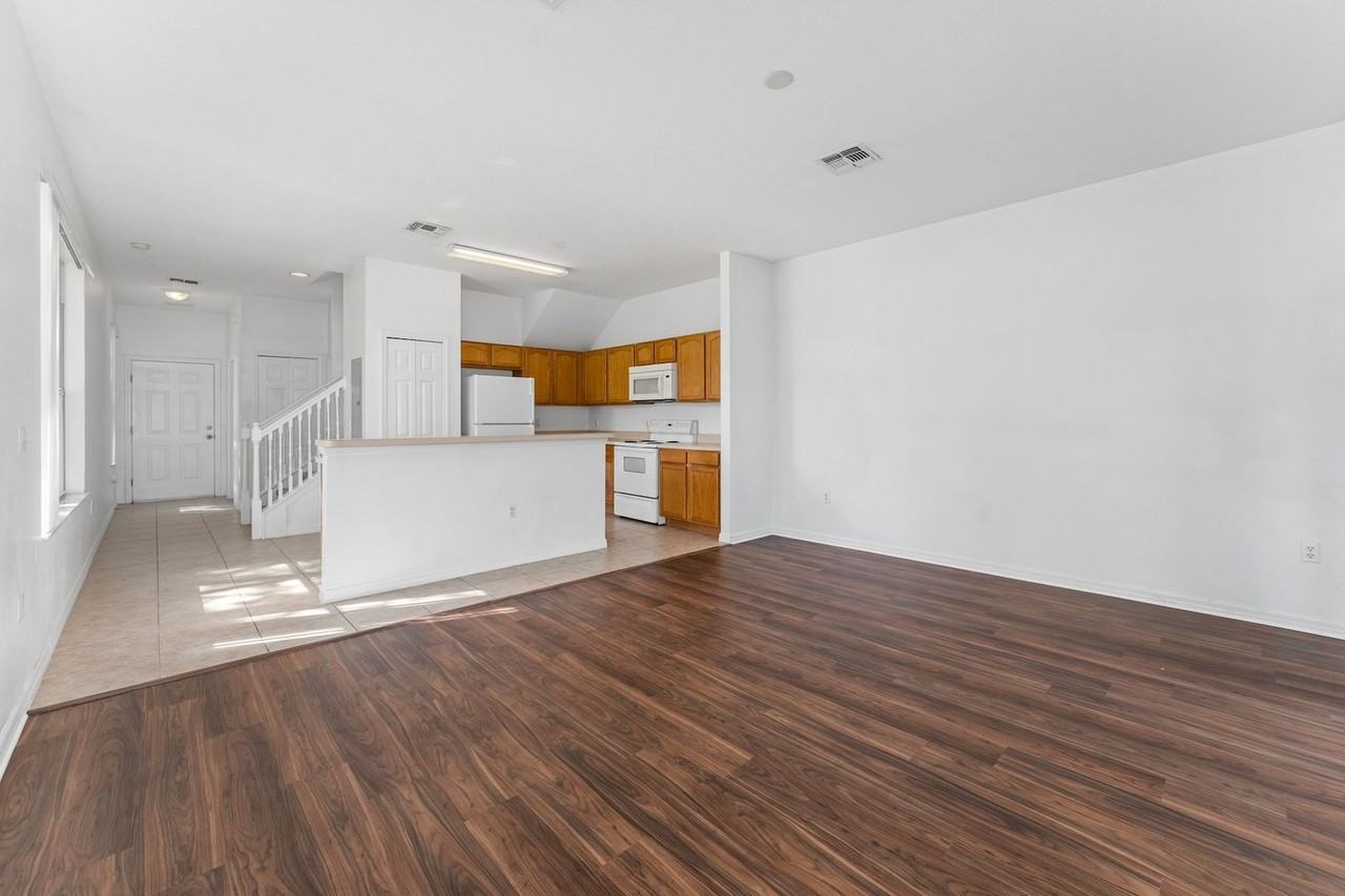 1547 Still Dr - Photo 4 of 24