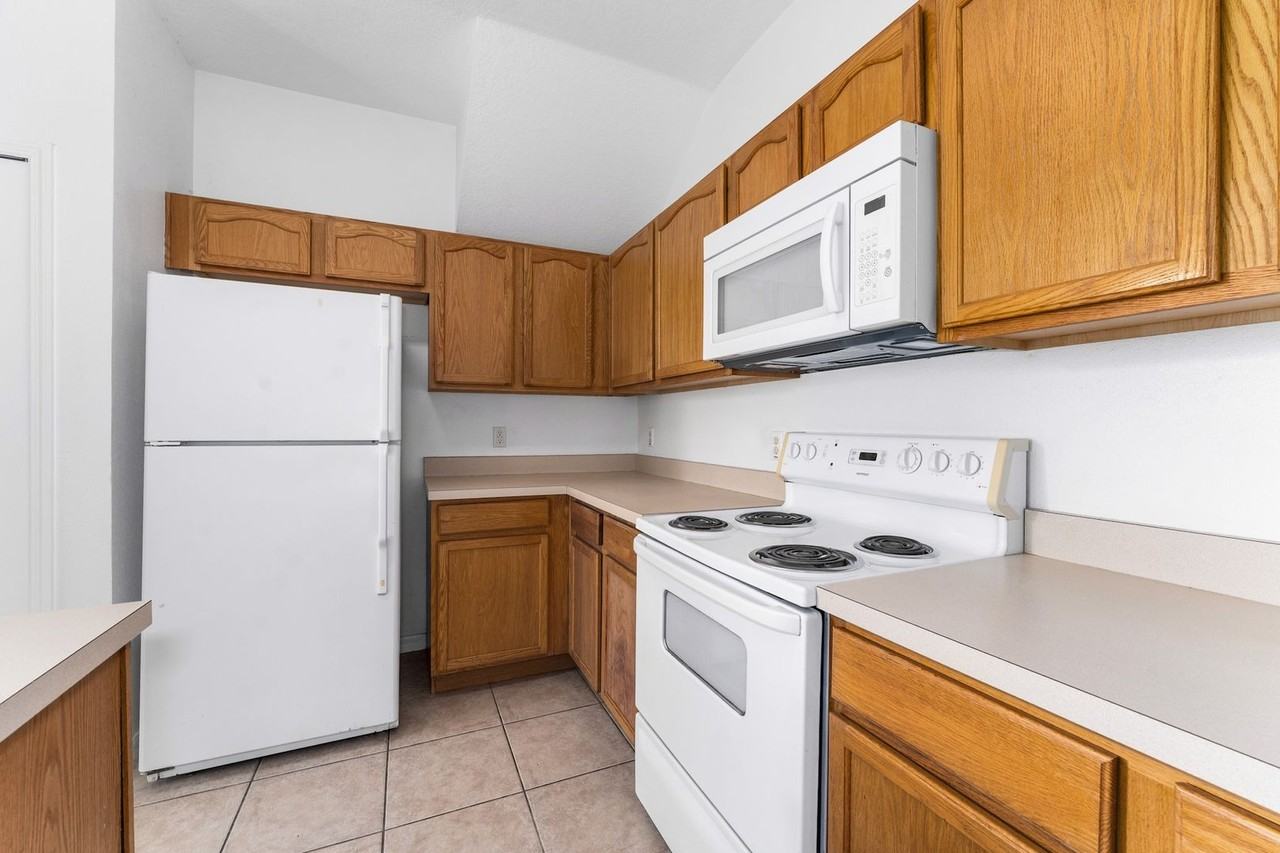 1547 Still Dr - Photo 6 of 24