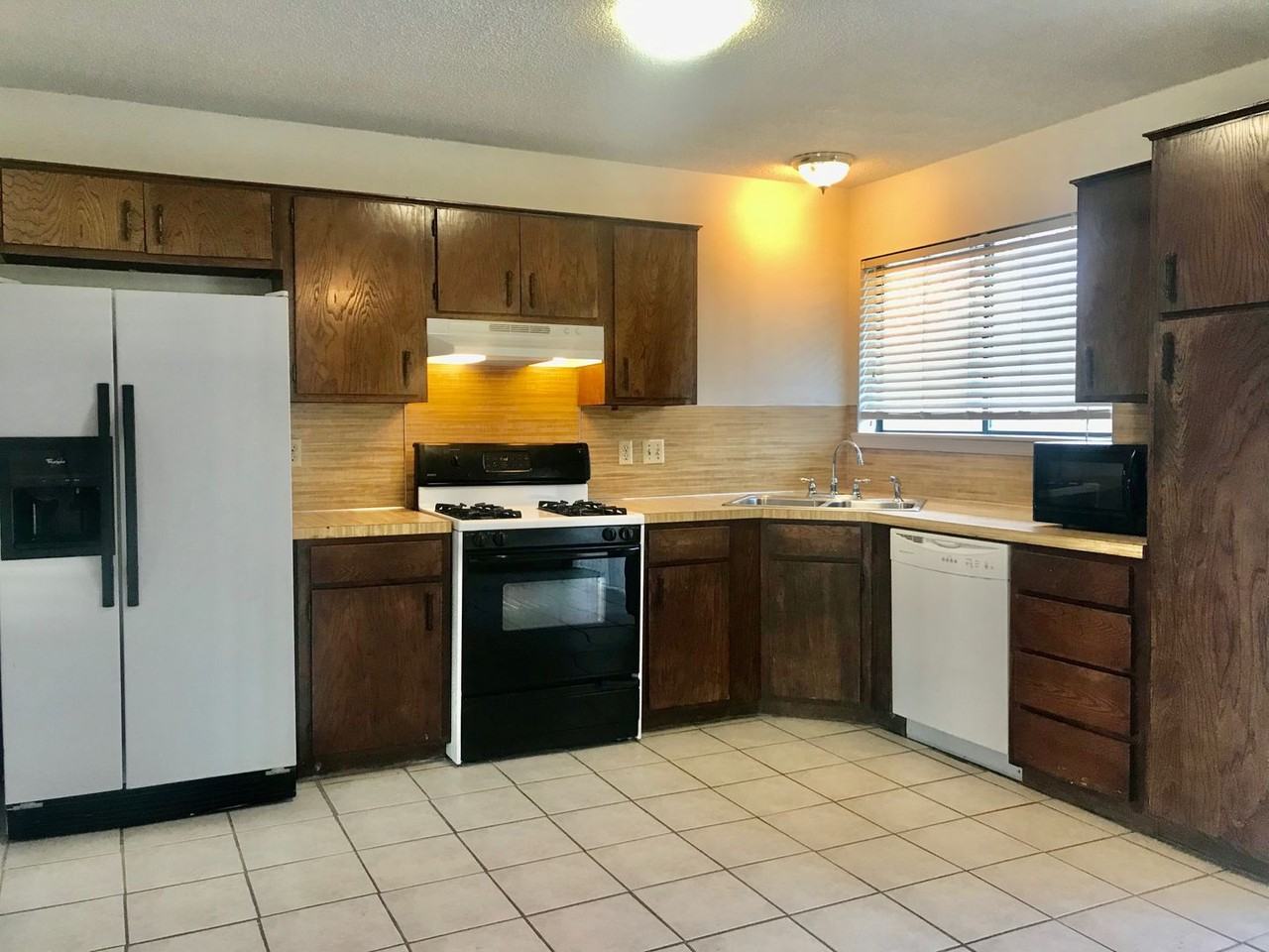 337 S 182nd East Ave - Photo 2 of 11