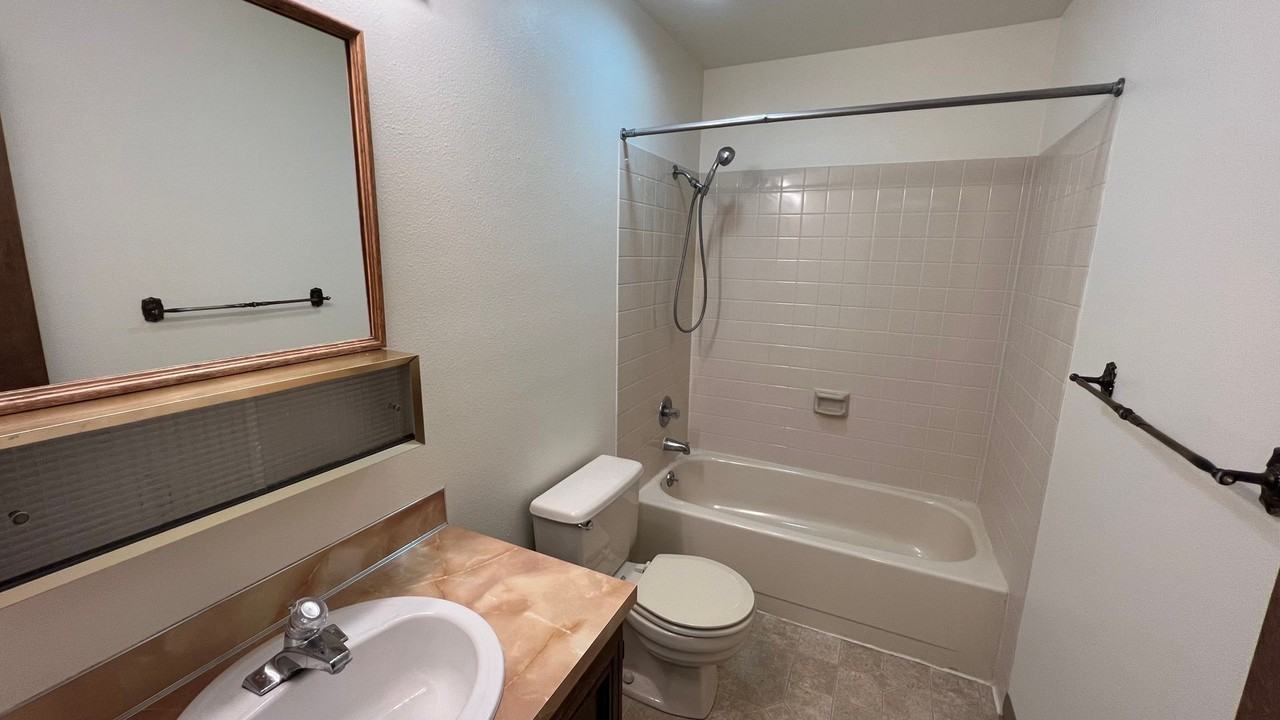2200 Minerva Way #B8 - Photo 4 of 10