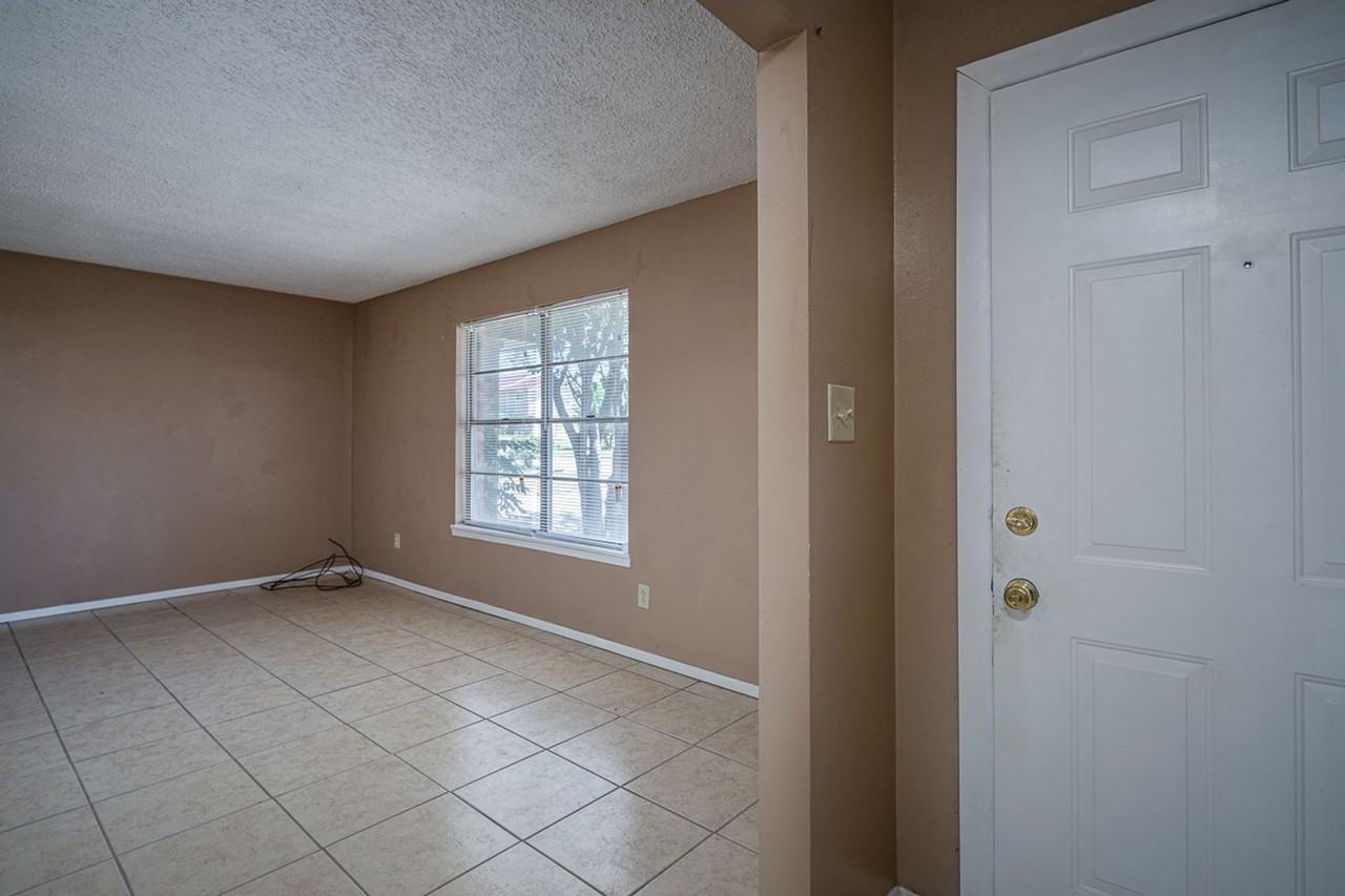 213 Fox Drive - Photo 2 of 13