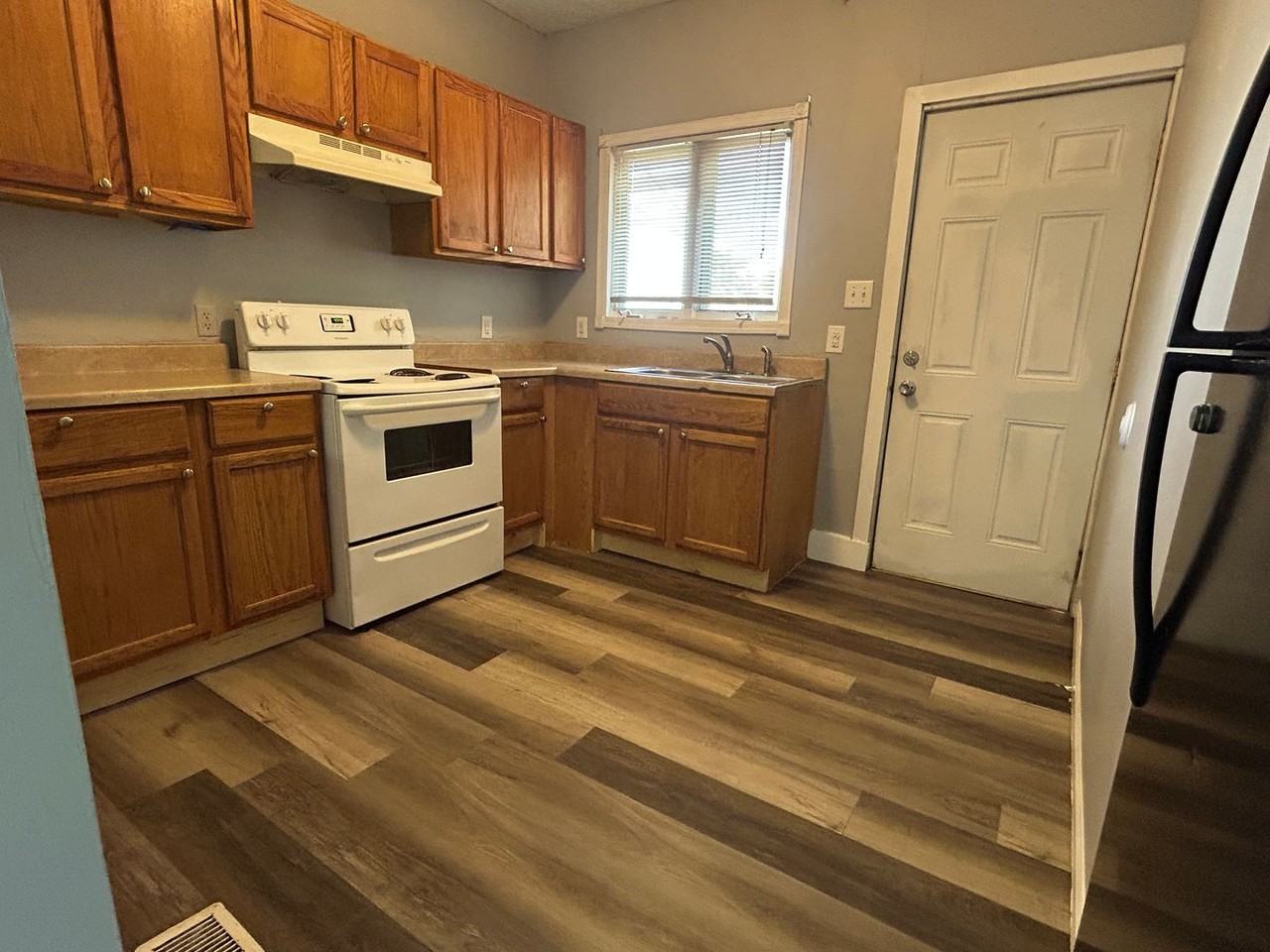 816 15th St - Photo 3 of 20