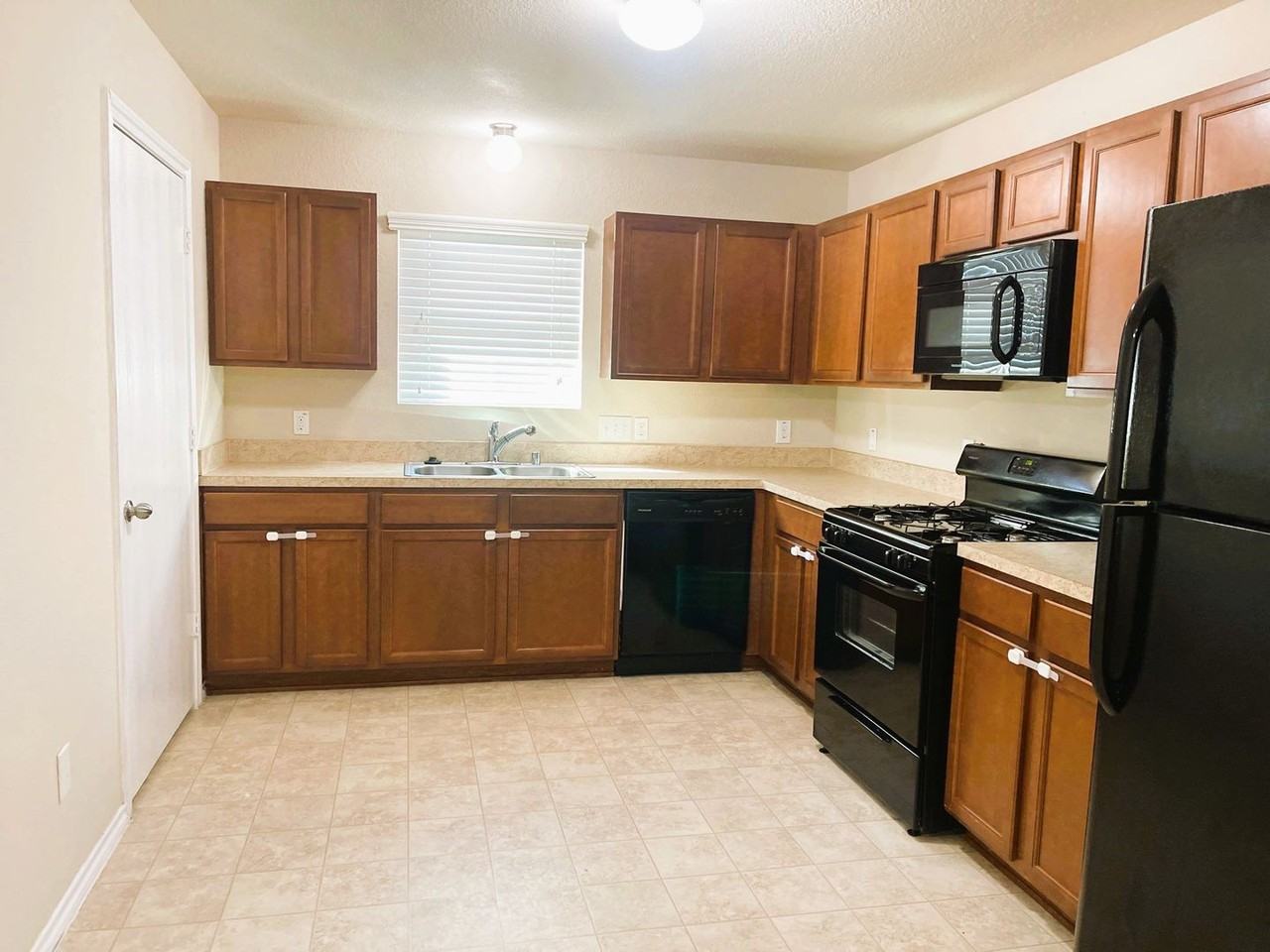 819 Katydid Court - Photo 3 of 27