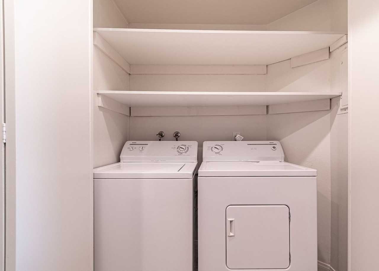 723 Westmount Dr - Photo 6 of 17