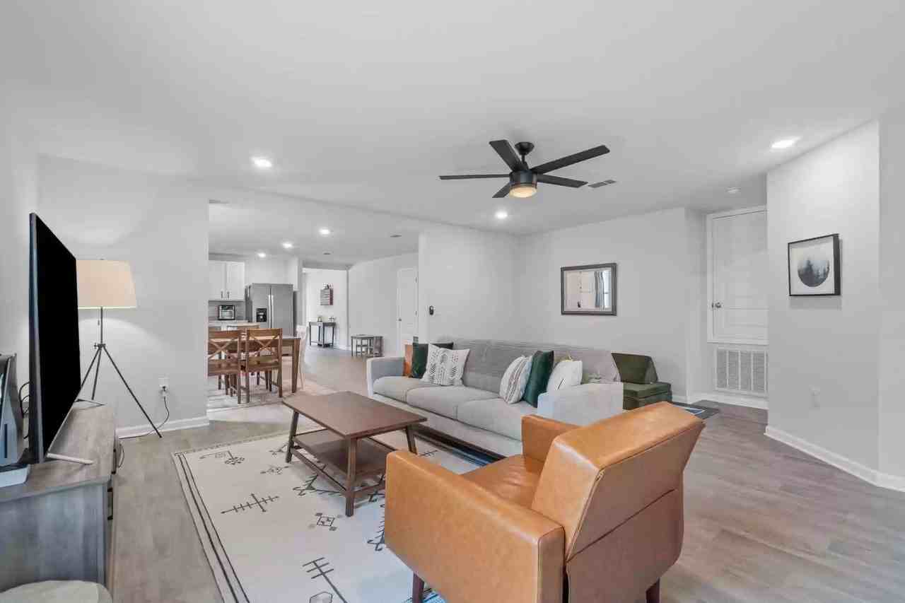 82 American Court - Photo 7 of 47