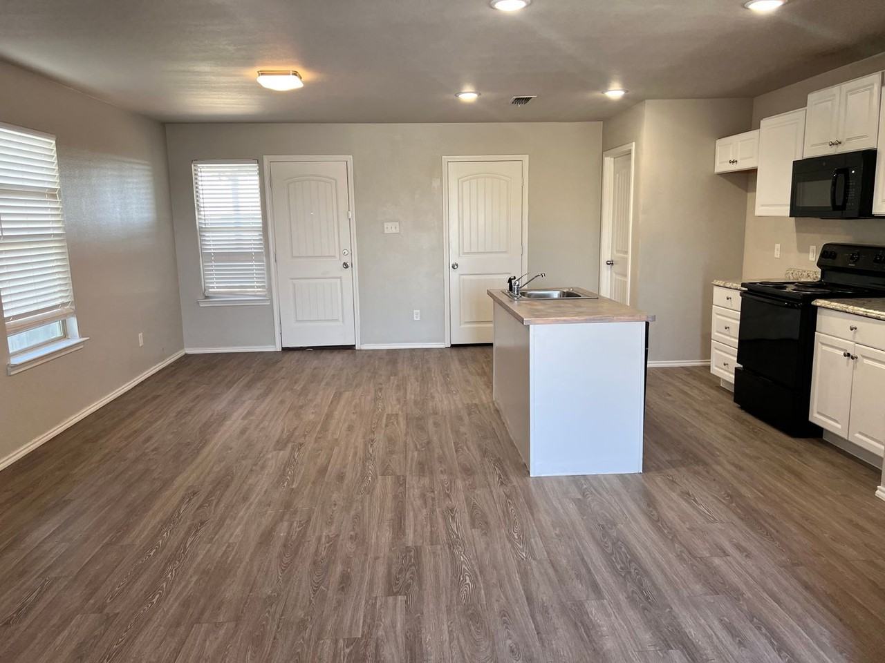 4315 E 61st St - Photo 2 of 11