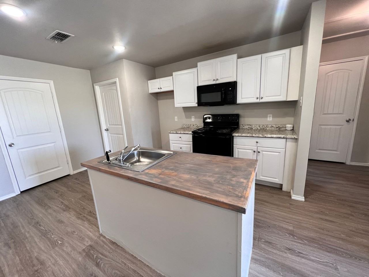 4315 E 61st St - Photo 3 of 11