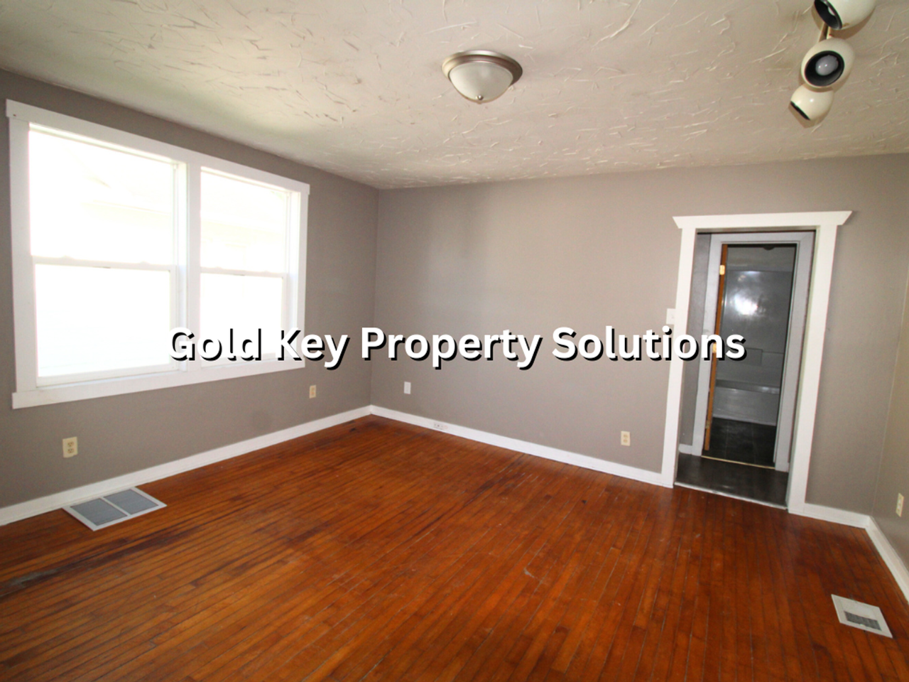 706 University Blvd - Photo 6 of 18