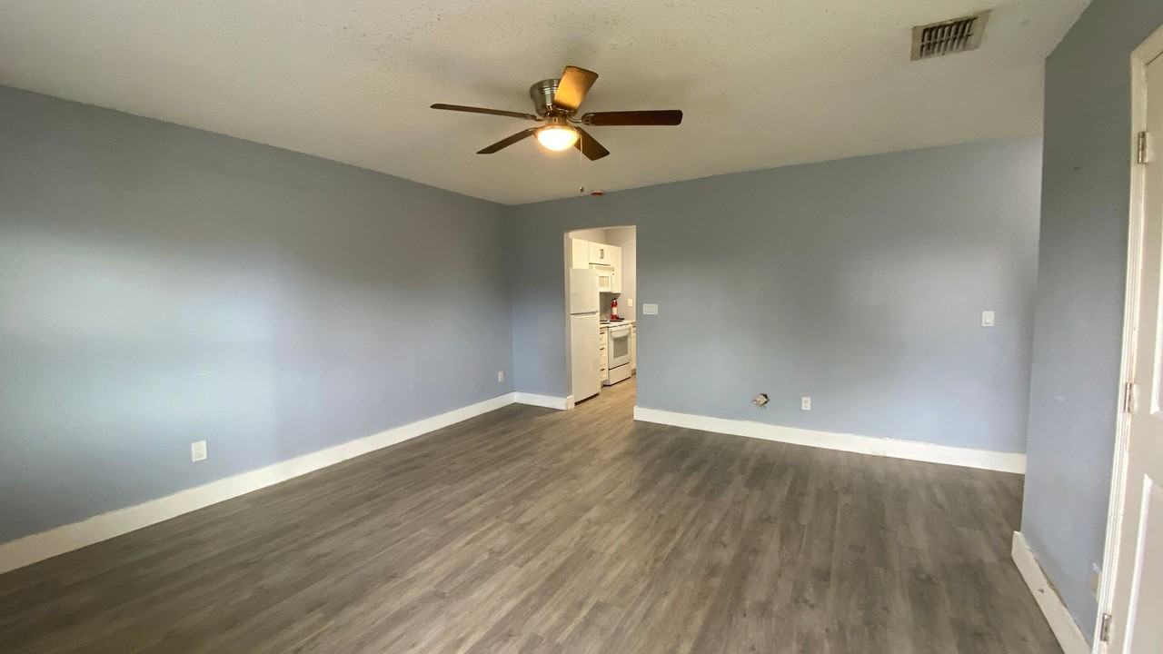 4504 68th Street West #B - Photo 6 of 11