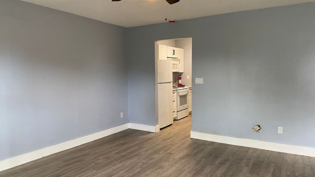 4504 68th Street West #B - Photo 7 of 11