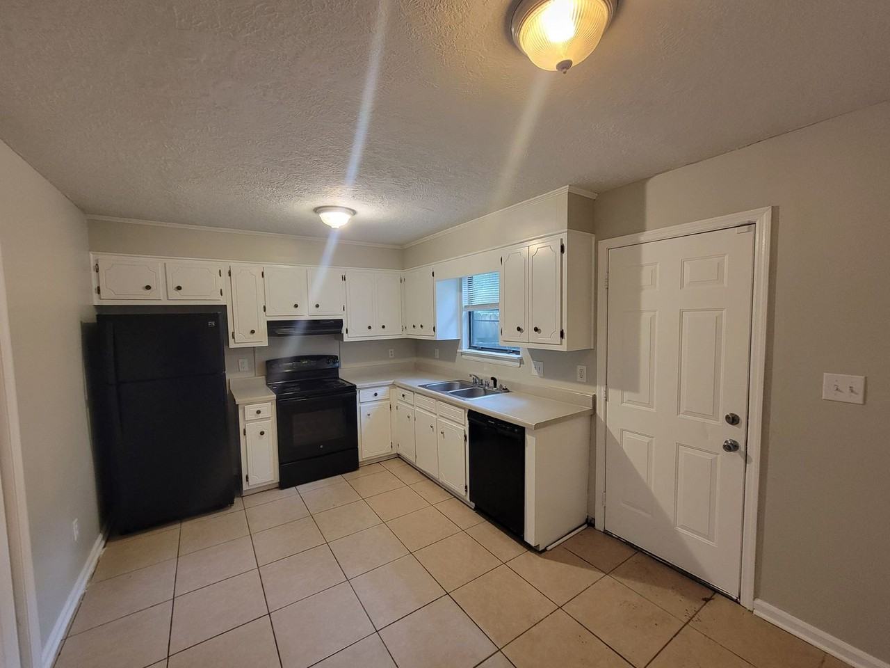 151 Chalet North Ct - Photo 5 of 15