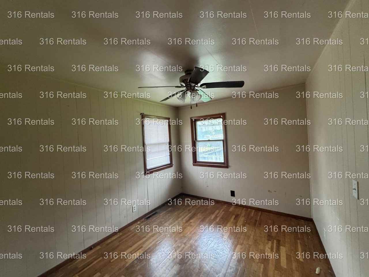 127 N Elm St - Photo 2 of 6