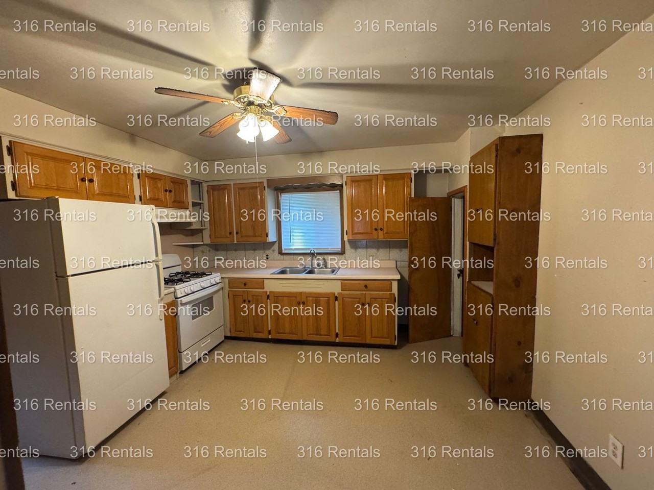 127 N Elm St - Photo 3 of 6