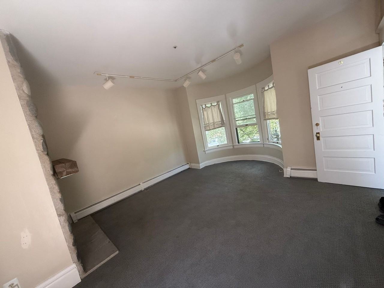 1042 Spruce St #9 - Photo 4 of 16